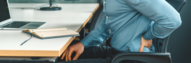 Quelle-est-la-meilleure-posture-pour-être-assis-à-un-bureau